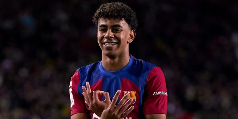 Lamine Yamal đang trên đường trở thành huyền thoại của Barcelona